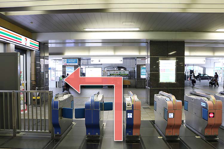 1.経堂駅の改札を出て左に進みます。